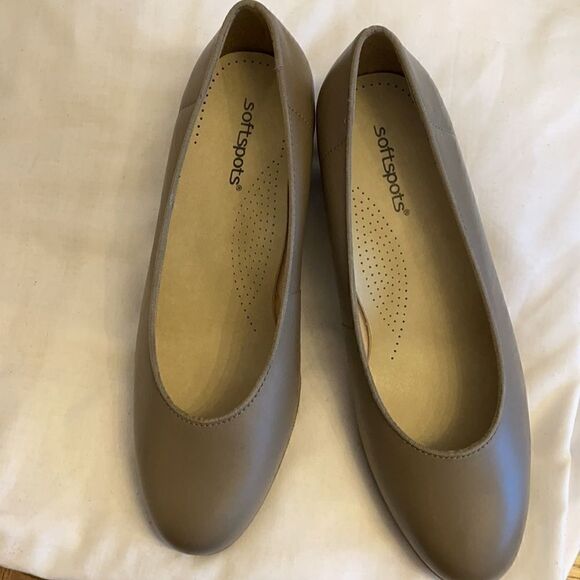 SOFTSPOTS LEATHER UPPER TAUPE SHOES.  NEW - Picture 6 of 7